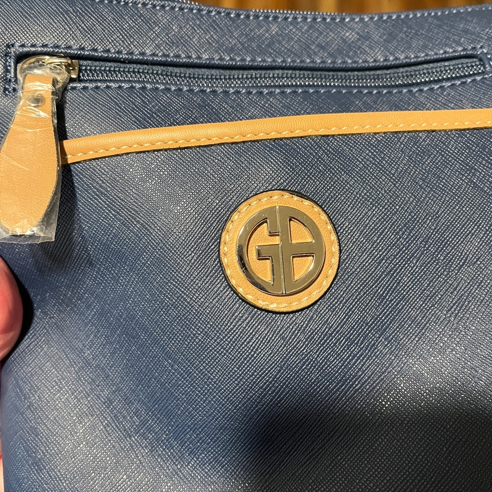 Giani Bernini Navy &Tan Crossbody Bag, EUC, man made material, clean, 9 x 8.5” - Picture 7 of 15